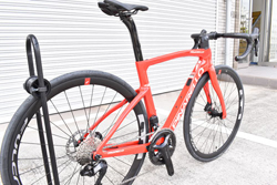 PINARELLO 2025 2024 ROADBIKE F5 DISK F5DISK SHIMANO 105 R7100 12s E320 FURIOUS RED ピナレロ 2025年モデル 2024年モデル ロードバイク エフファイブディスク シマノ 12スピード 完成車 ヒュリアス レッド 1