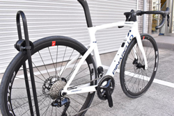 PINARELLO 2025 2024 ROADBIKE F5 DISK F5DISK SHIMANO 105 R7100 12s E321 FURIOUS WHITE ピナレロ 2025年モデル 2024年モデル ロードバイク エフファイブディスク シマノ 12スピード 完成車 ヒュリアス ホワイト 7