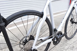 PINARELLO 2025 2024 ROADBIKE RAZHA DISK RAZHADISK T600 SHIMANO 105 R7100 12s E421 PLATINUM SILVER ピナレロ 2025年モデル 2024年モデル ロードバイク ラザディスク シマノ 12スピード 完成車 プラチナムシルバー 6